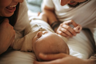 Părinți și nou-născut – imagine ilustrativă pentru Baby Boom Show 2026
